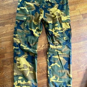 Herschel Camo Cargo Pants Size Large